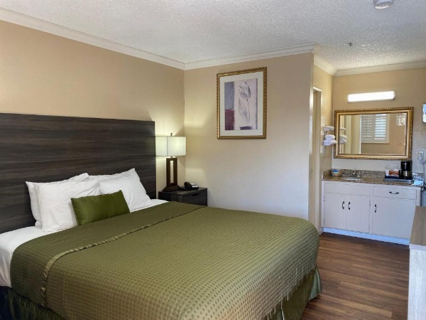 Holland Inn & Suites image 14