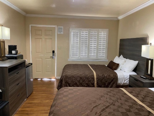 Holland Inn & Suites image 16